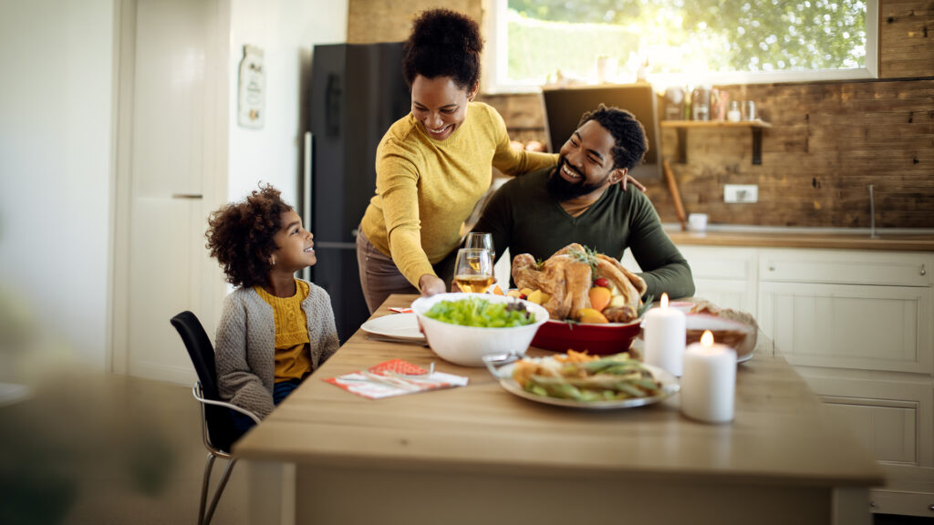 Seu imóvel está realmente protegido? Tudo o que você precisa saber sobre segurança eletrônica 2 familia reunida blog Capa 2