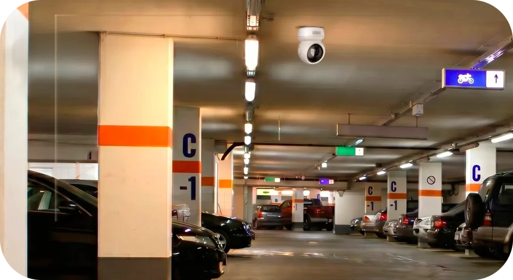 Câmera de Segurança do condomínio em estacionamento